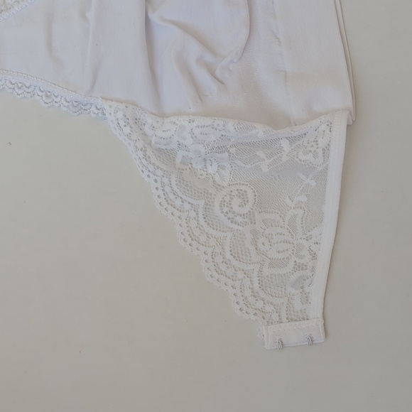 NWT Lovely Lace Front Hook Bra LARGE 40-42 White Lacey Soft Comfy FLAW - Picture 9 of 16